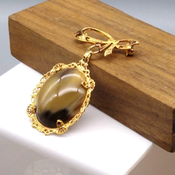 Vintage Filigree Bow Brooch with Dangling Stone Cabochon Ovalin Gold Tone Frame - Picture 3 of 4